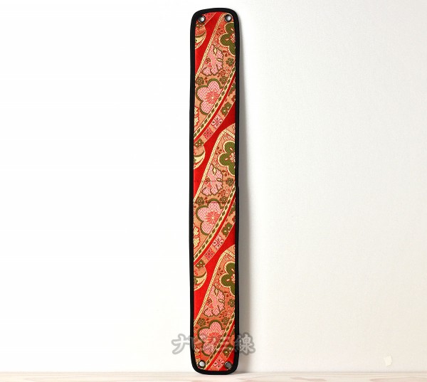 ティーガー 金襴・梅赤地3