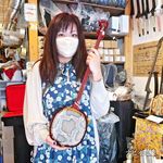 ３本目の三線としてボルドー三線をゲットされたお客さまです
